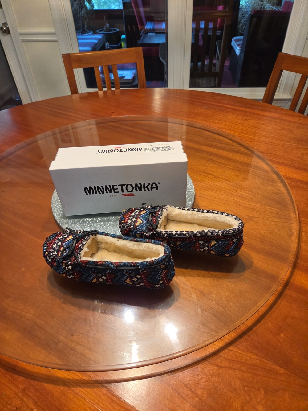Minnetonka Slippers Size 8-9